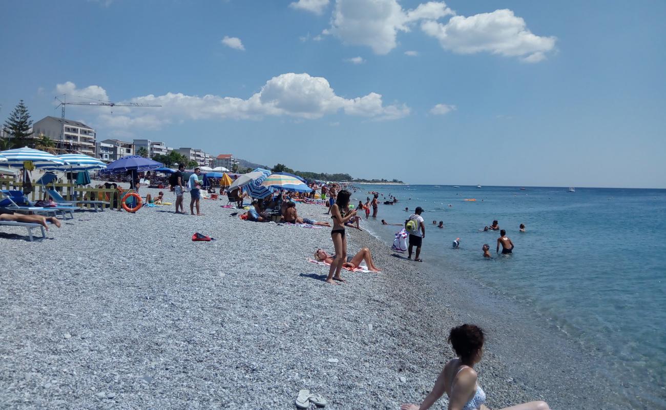 Foto af Gioiosa Jonica beach med grå fin sten overflade