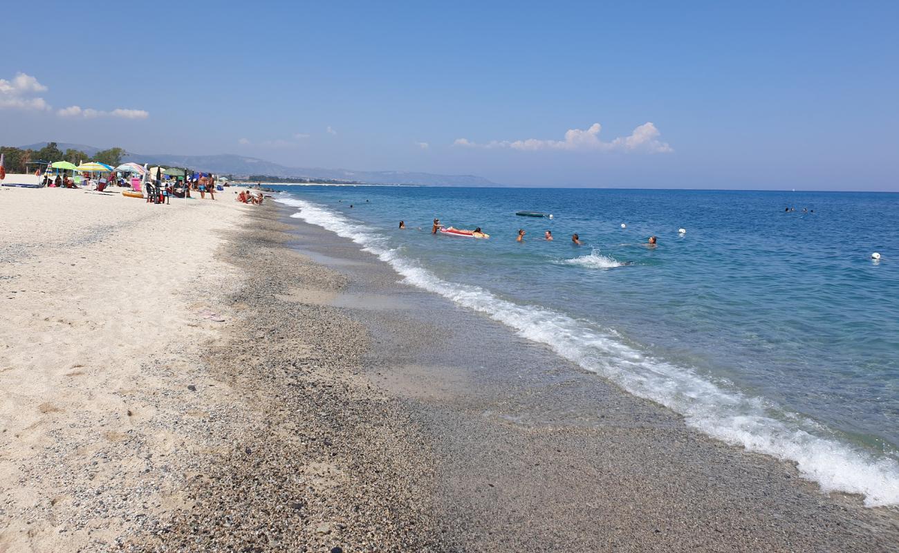 Foto af Spiaggia di Isca Marina med lys sand overflade