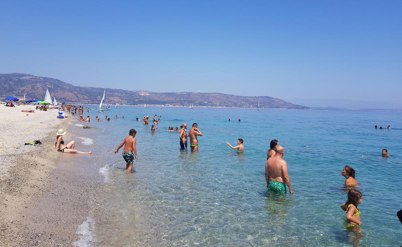 Foto af Spiaggia Soverato med lys sand overflade