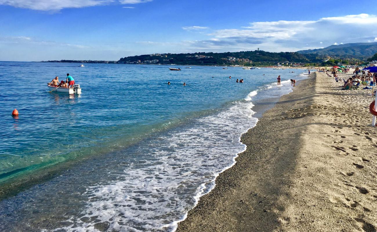 Foto af Montepaone Lido Stranden med lys sand overflade