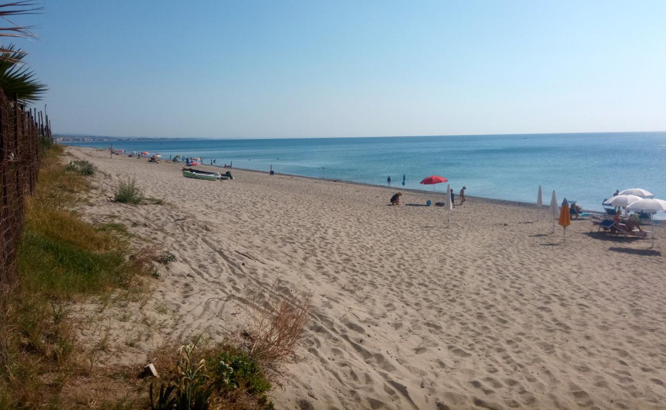 Foto af Villaggio le Roccelle beach med lys sand overflade