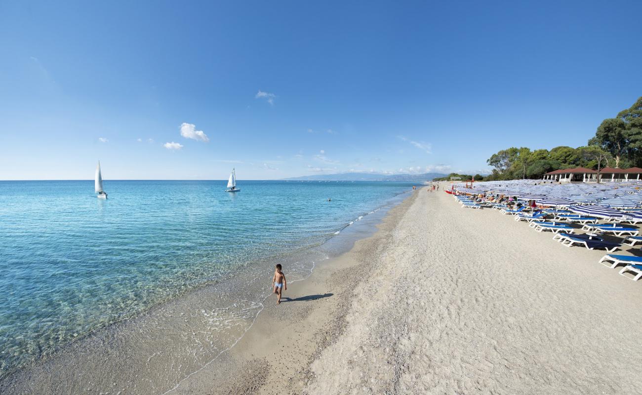 Foto af Simeri Mare beach med lys sand overflade