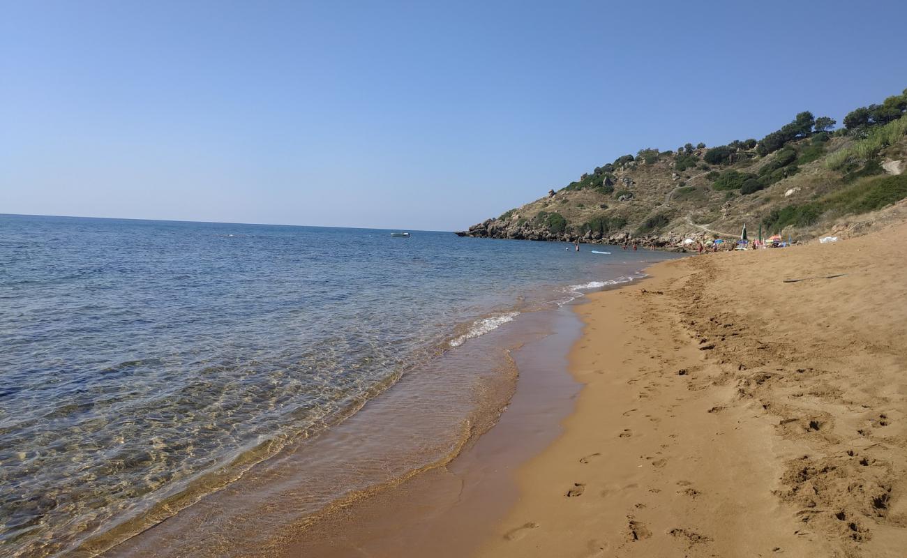 Foto af Curmo beach med fin brunt sand overflade