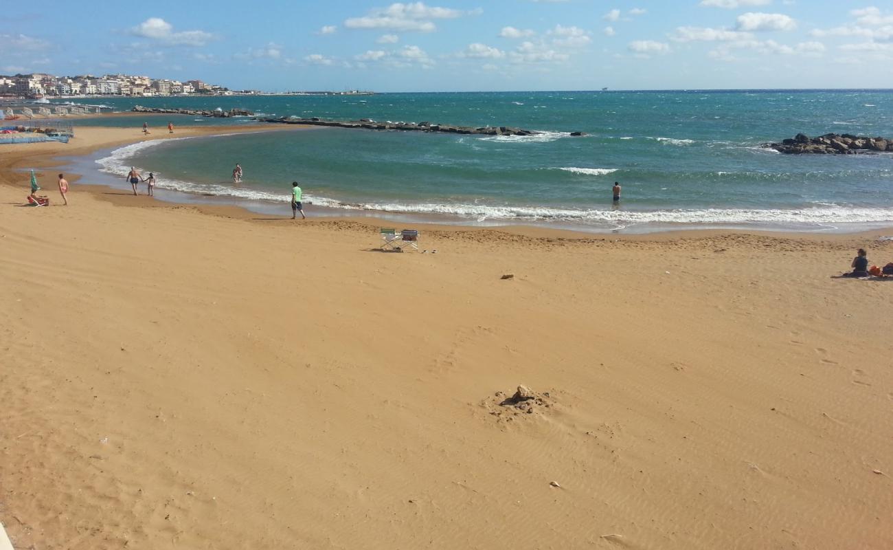 Foto af Crotone beach II med brunt sand overflade