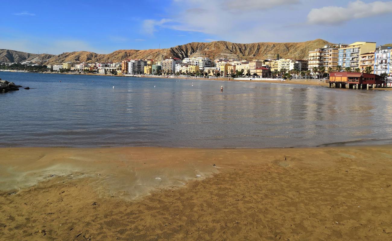 Foto af Crotone beach med brunt sand overflade