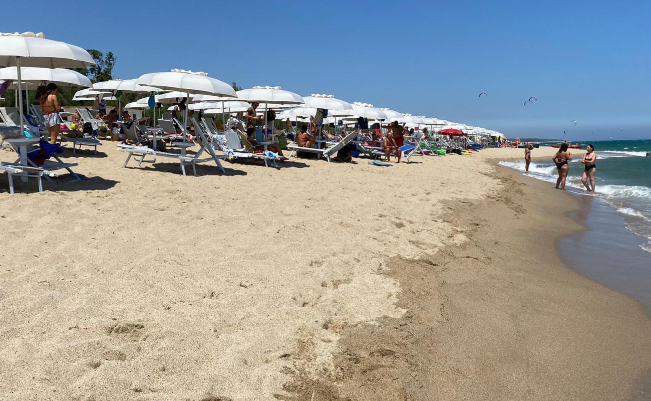 Foto af Crotone lange Strand med lys fint sand overflade