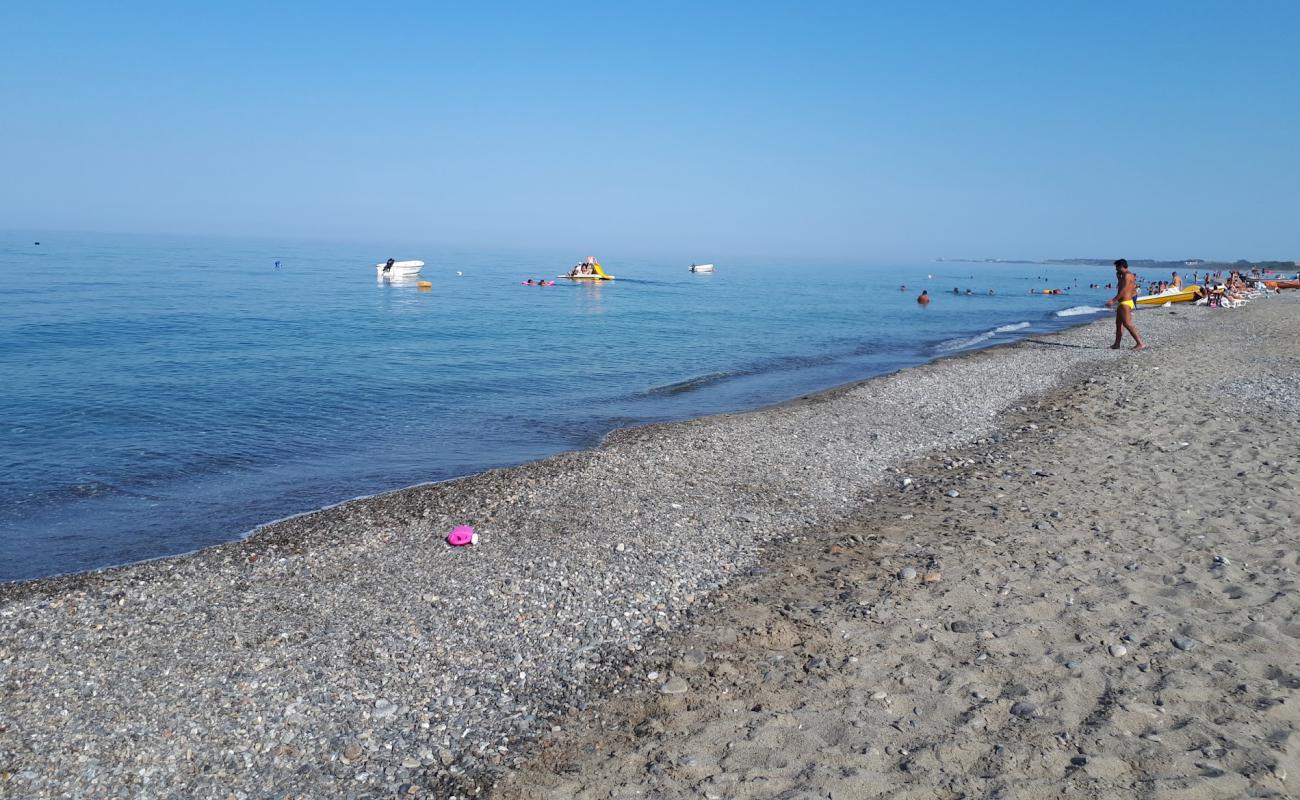 Foto af Sami beach med gråt sand og småsten overflade