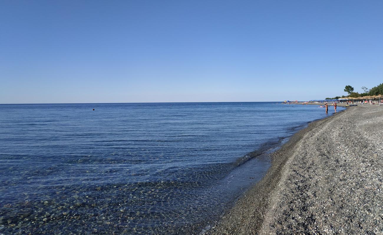 Foto af Spiaggia Pantano Martucci II med gråt sand og småsten overflade