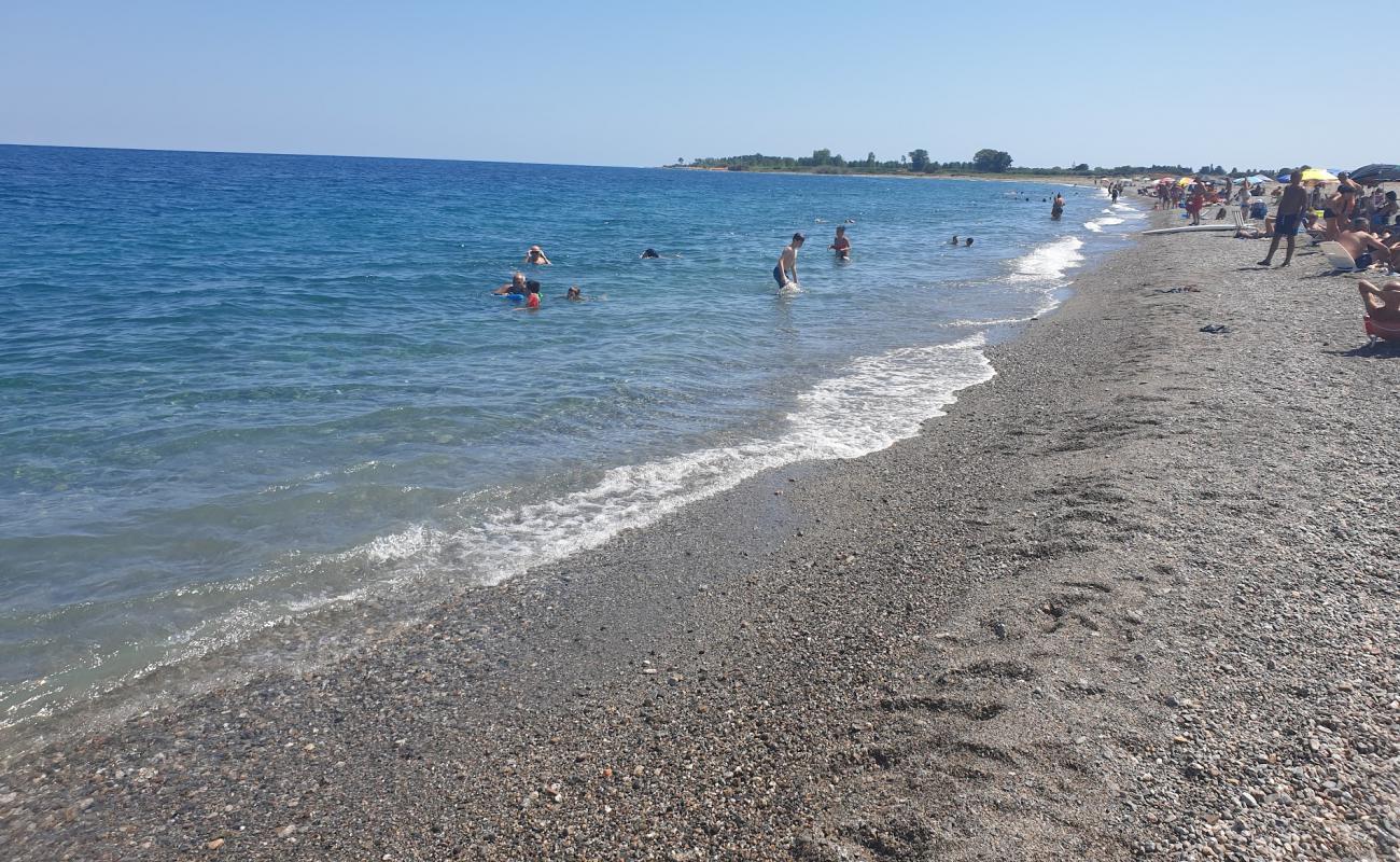 Foto af Fossa-Solfara Mare II med gråt sand og småsten overflade