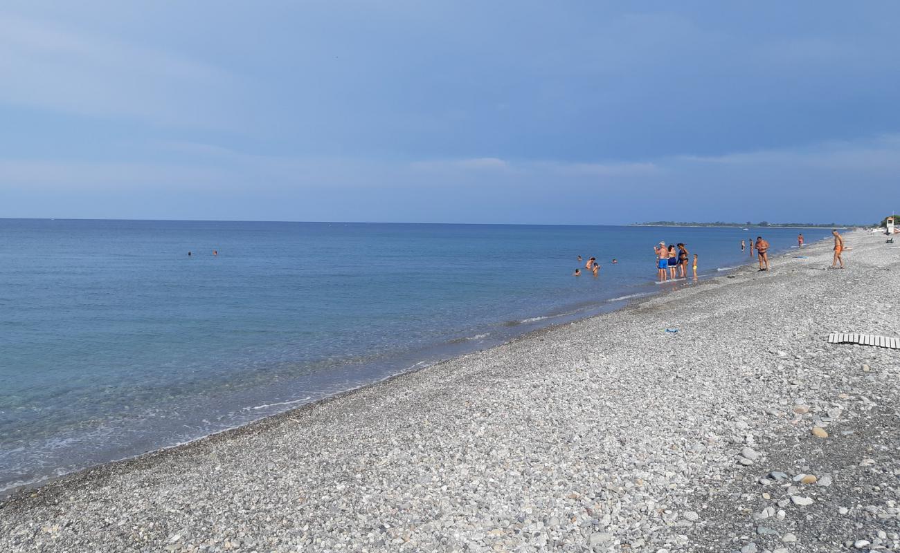 Foto af Fossa-Solfara Mare med gråt sand og småsten overflade