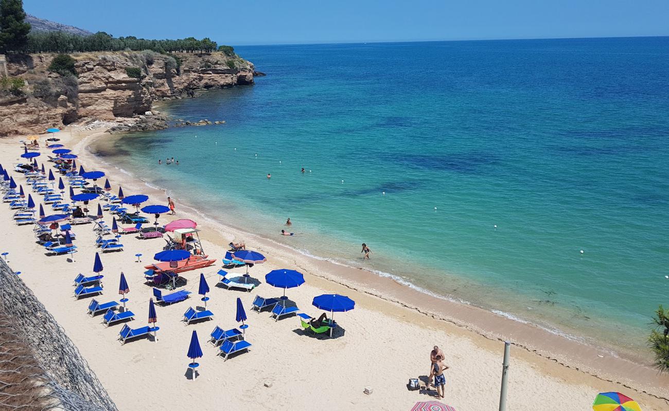 Foto af Spiaggia di Varcaro med let sand og småsten overflade