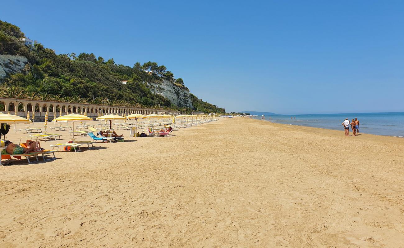 Foto af Spiaggia di Ponente med brunt sand overflade