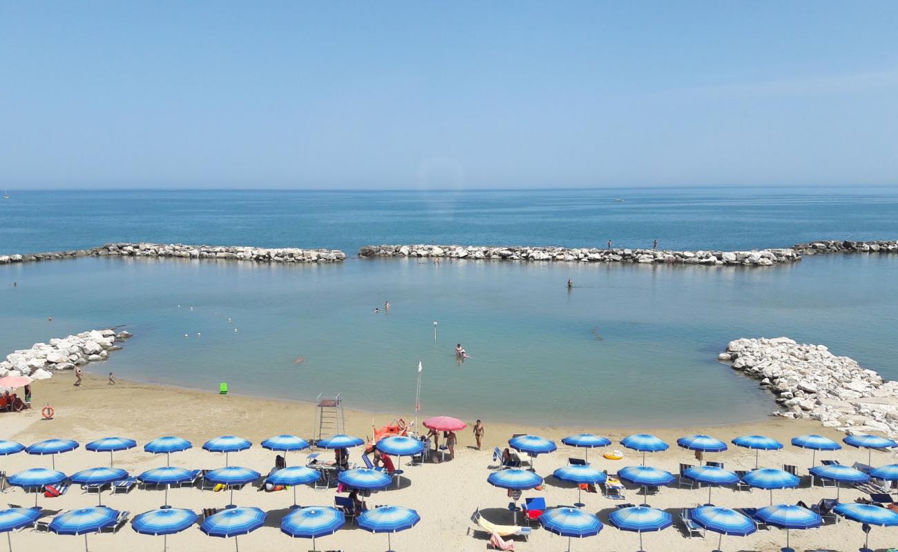 Foto af Marina di Montenero med fin brunt sand overflade