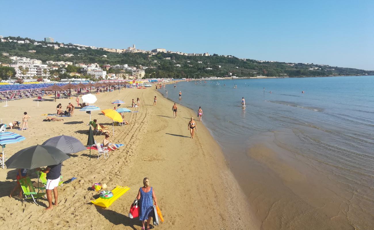 Foto af Spiaggia di Vasto Marina med fin brunt sand overflade