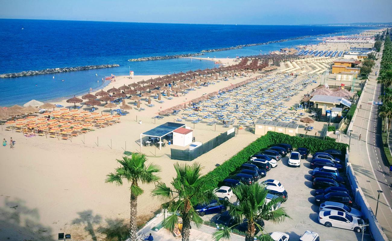 Foto af Spiaggia Montesilvano med lys fint sand overflade