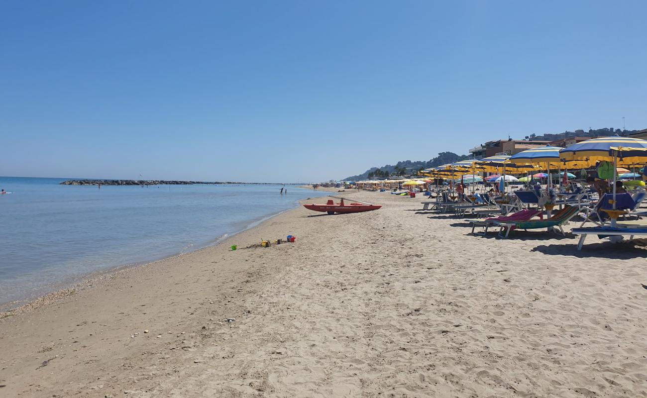 Foto af Cupra Marittima med lys sand overflade