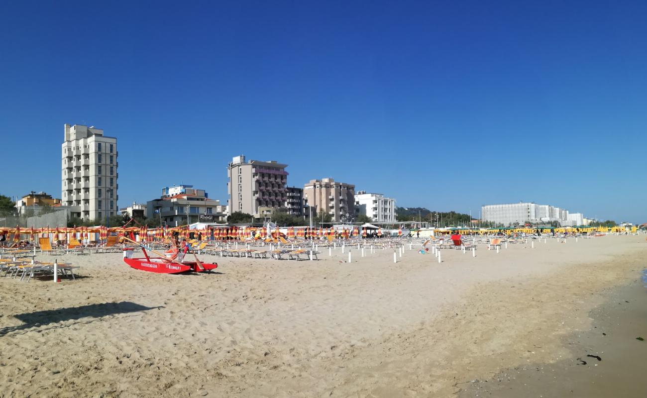 Foto af Pesaro beach II med lys fint sand overflade