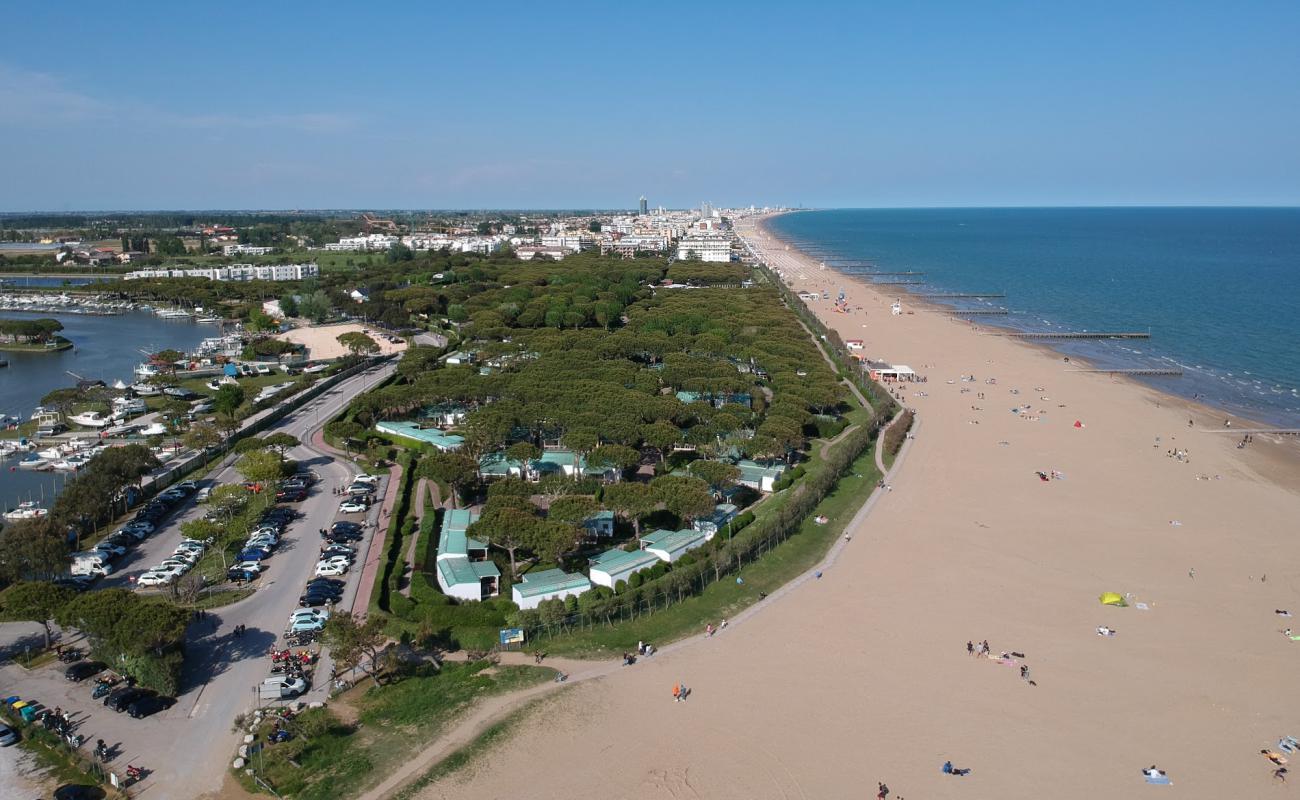 Foto af Spiaggia del Faro med lys fint sand overflade