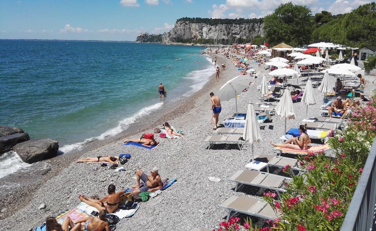 Foto af Sistiana Strand med grå sten overflade