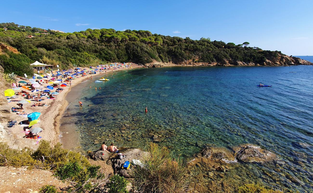 Foto af Spiaggia Di Barabarca med let sand og småsten overflade