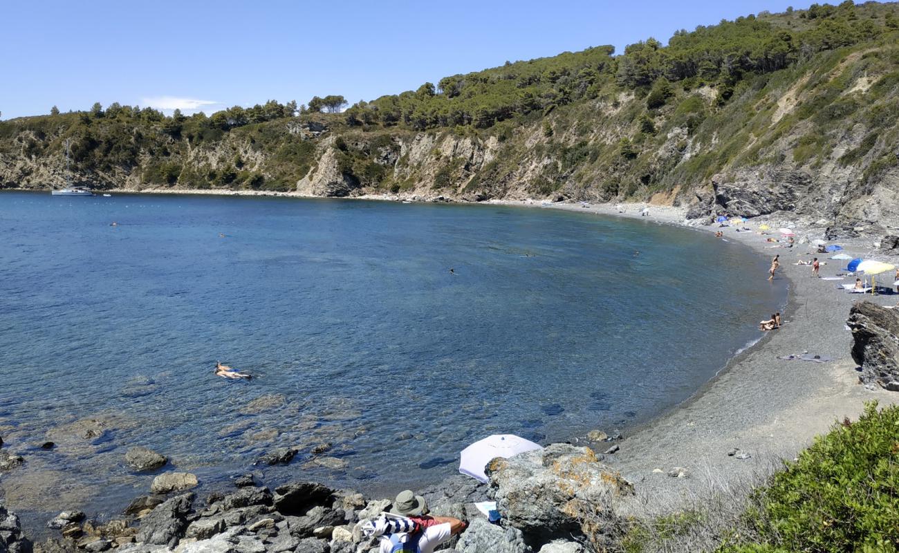 Foto af Spiaggia Di Acquarilli med sort sten overflade