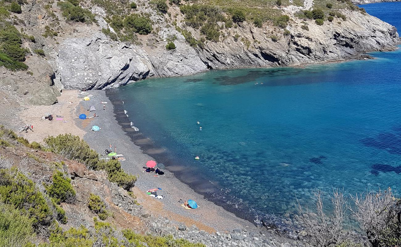 Foto af Spiaggia Le Tombe med grå sten overflade