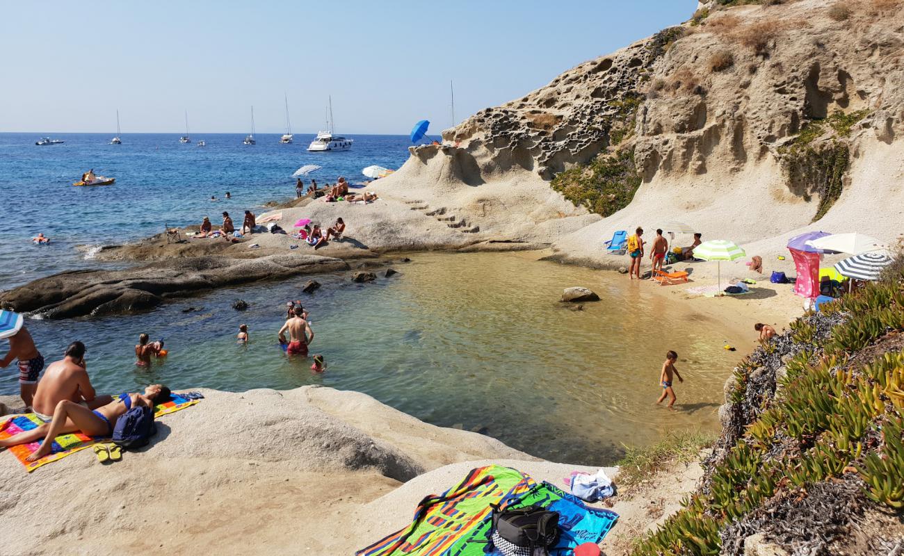 Foto af Cotoncello's Beach med lys sand overflade