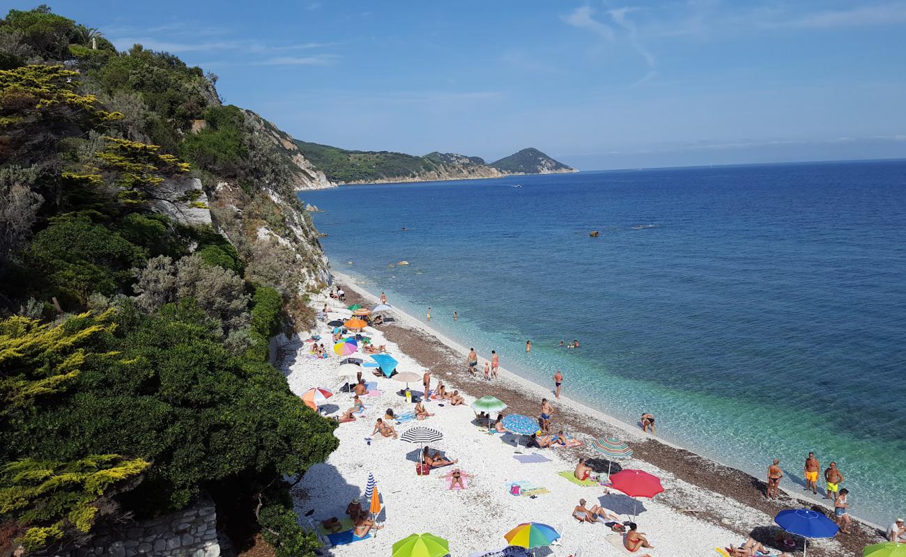 Foto af Capo Bianco Strand med hvidt muslingesand overflade