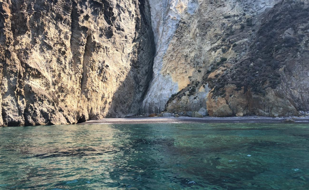 Foto af Spiaggia delle Grottelle med let sten overflade