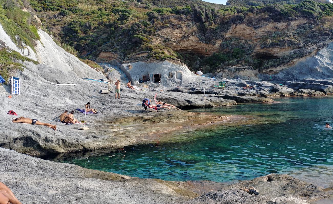 Foto af La Caletta med betonovertræk overflade