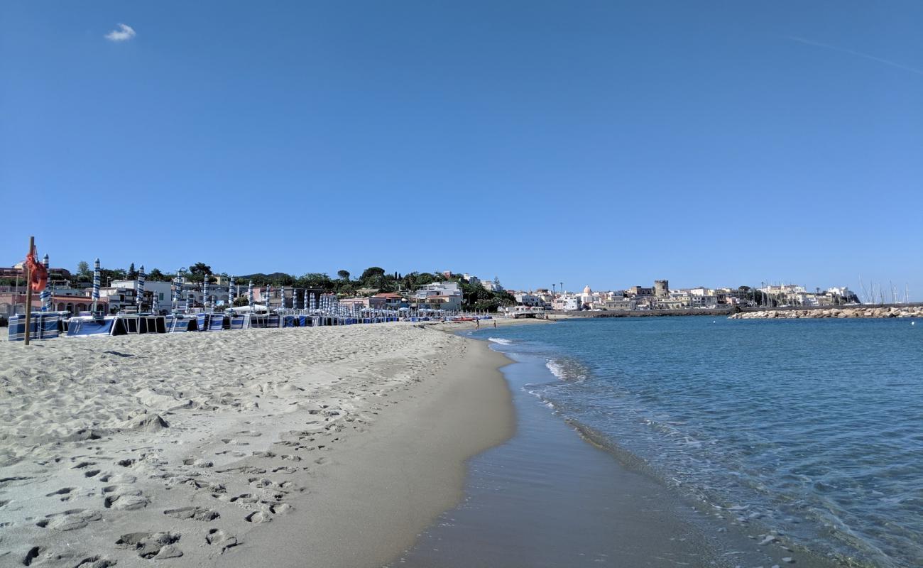 Foto af Spiaggia della Chiaia med lys fint sand overflade