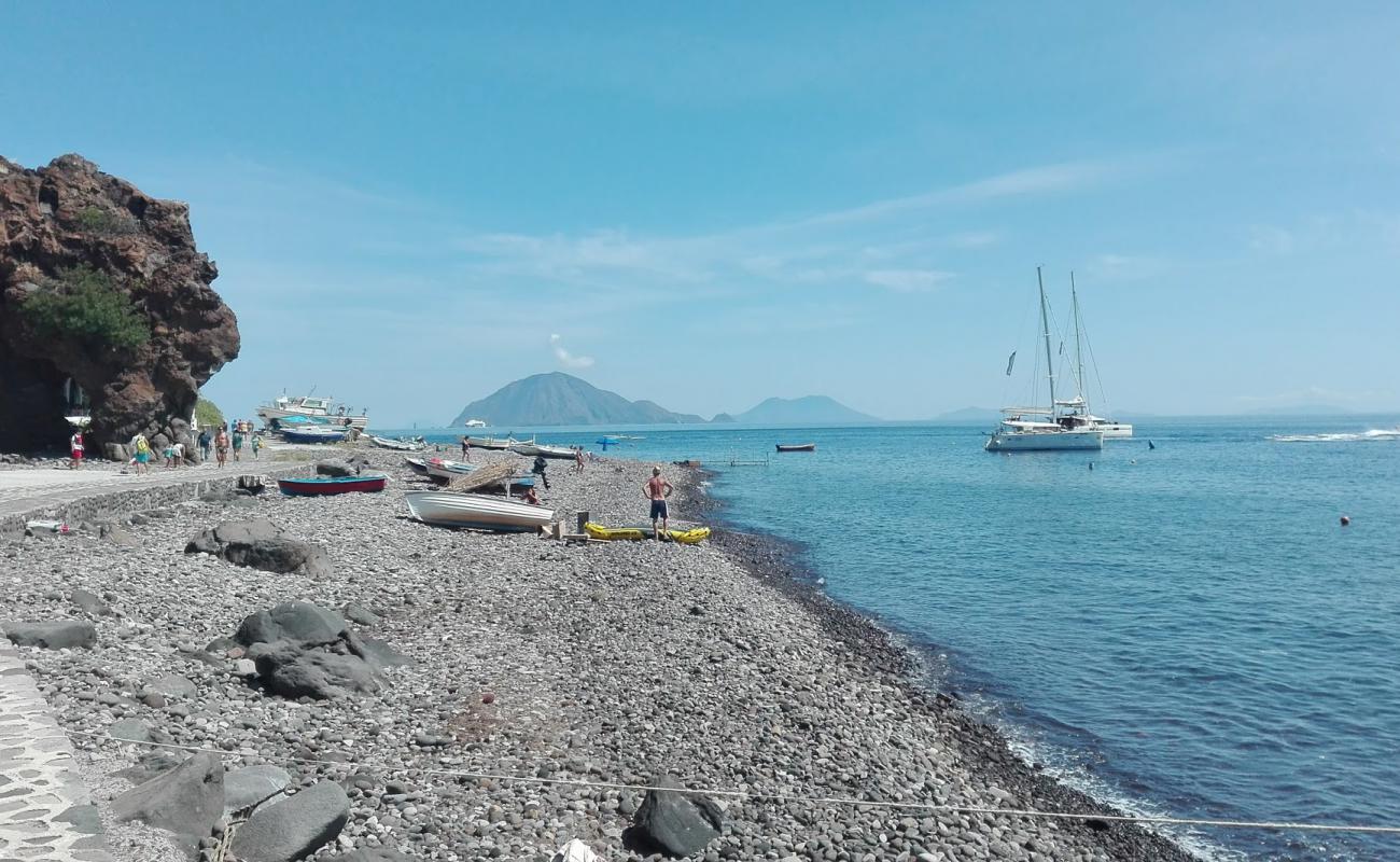 Foto af Alicudi Harbor beach med grå sten overflade