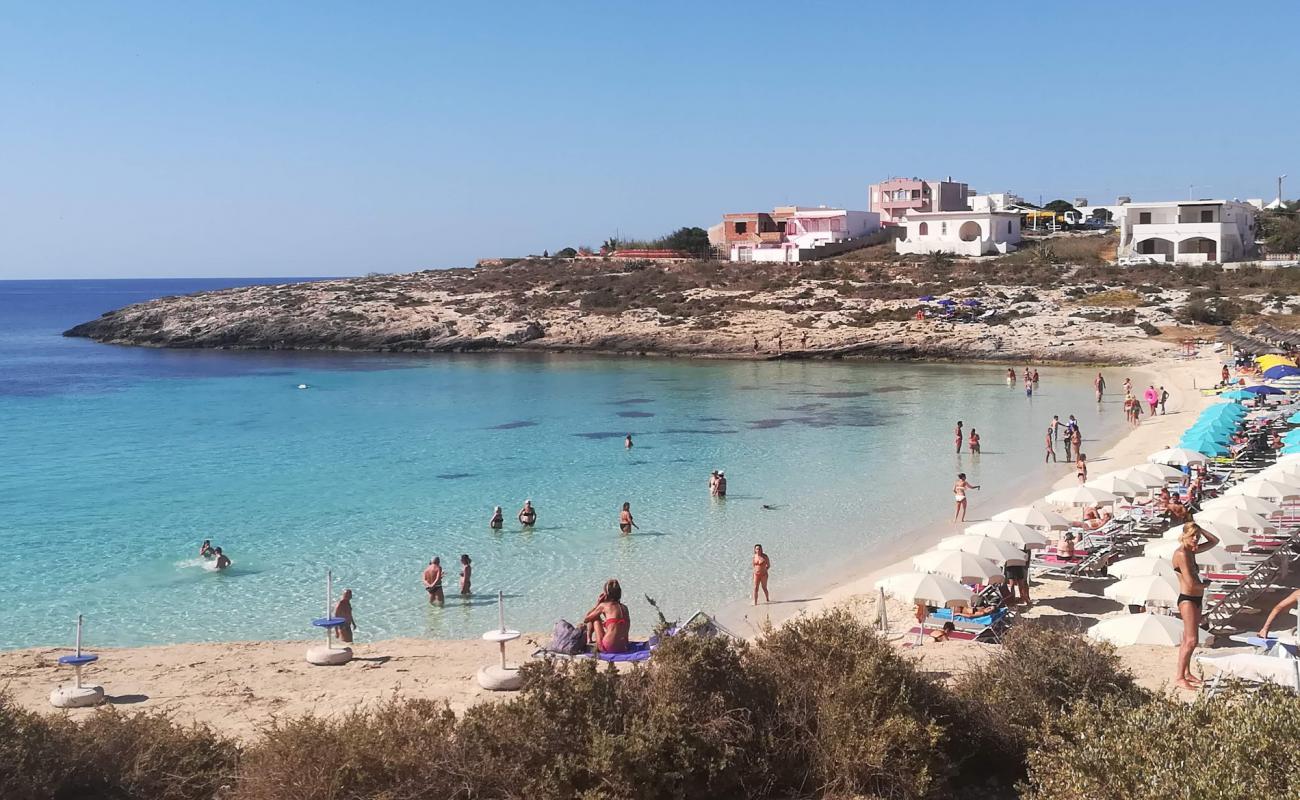 Foto af Spiaggia della Guitgia med lys fint sand overflade