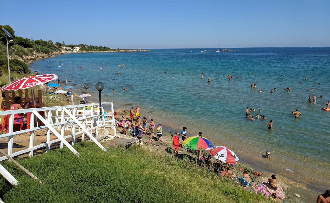 Foto af Spiaggia Fanusa med brunt sand og sten overflade