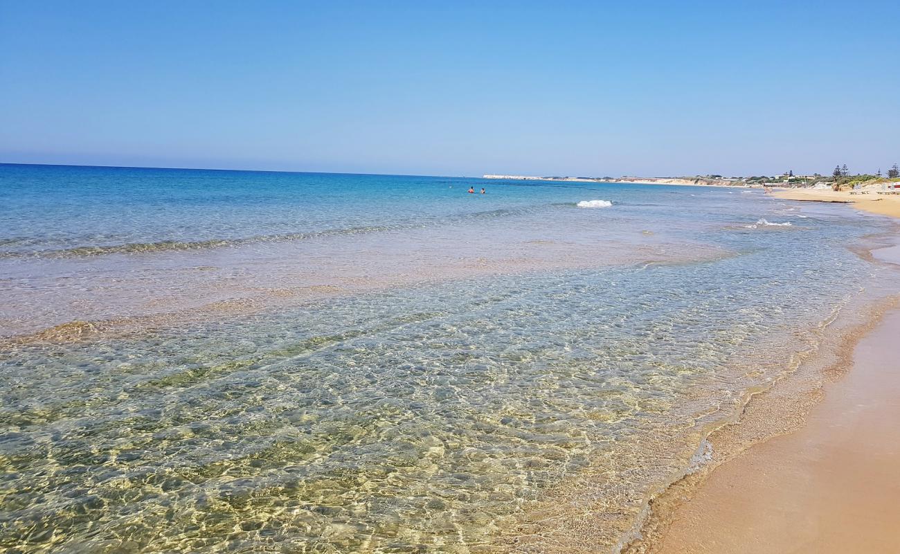 Foto af Carratois Strand med brunt sand overflade