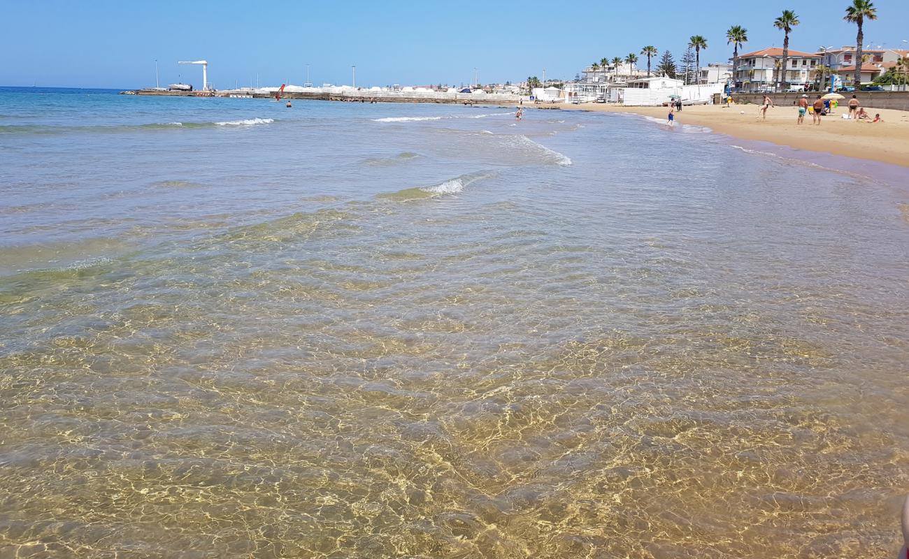 Foto af Marina di Ragusa med lys fint sand overflade