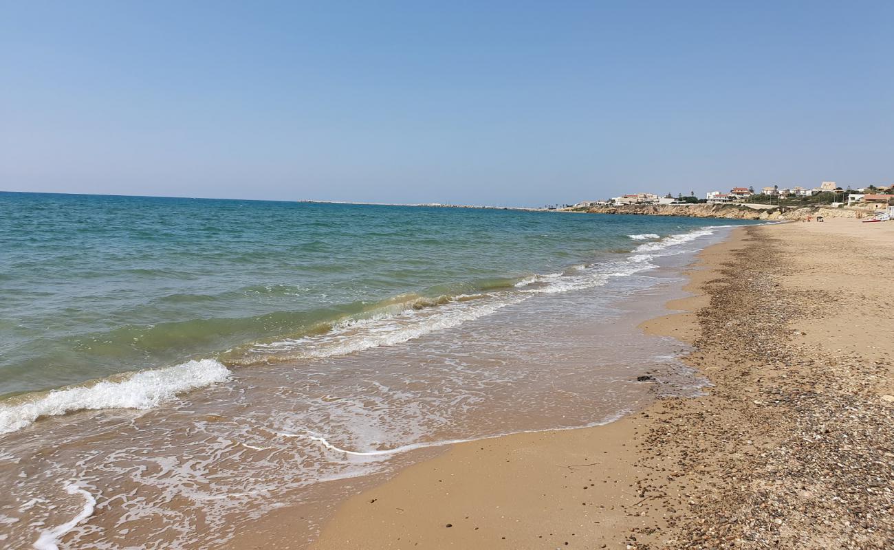 Foto af Spiaggia di Kamarina II med lys sand overflade