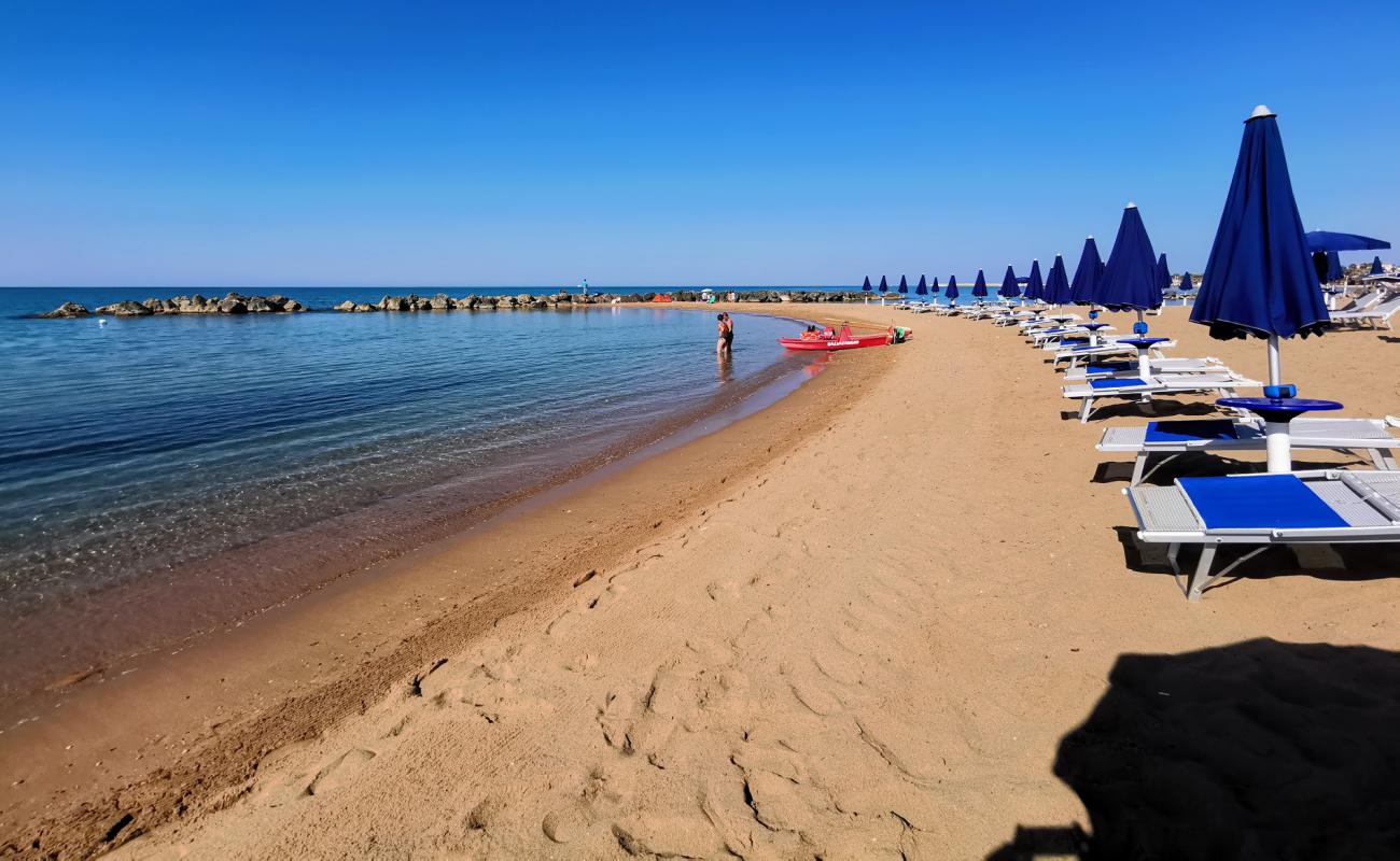 Foto af Lido Marenostrum med lys sand overflade