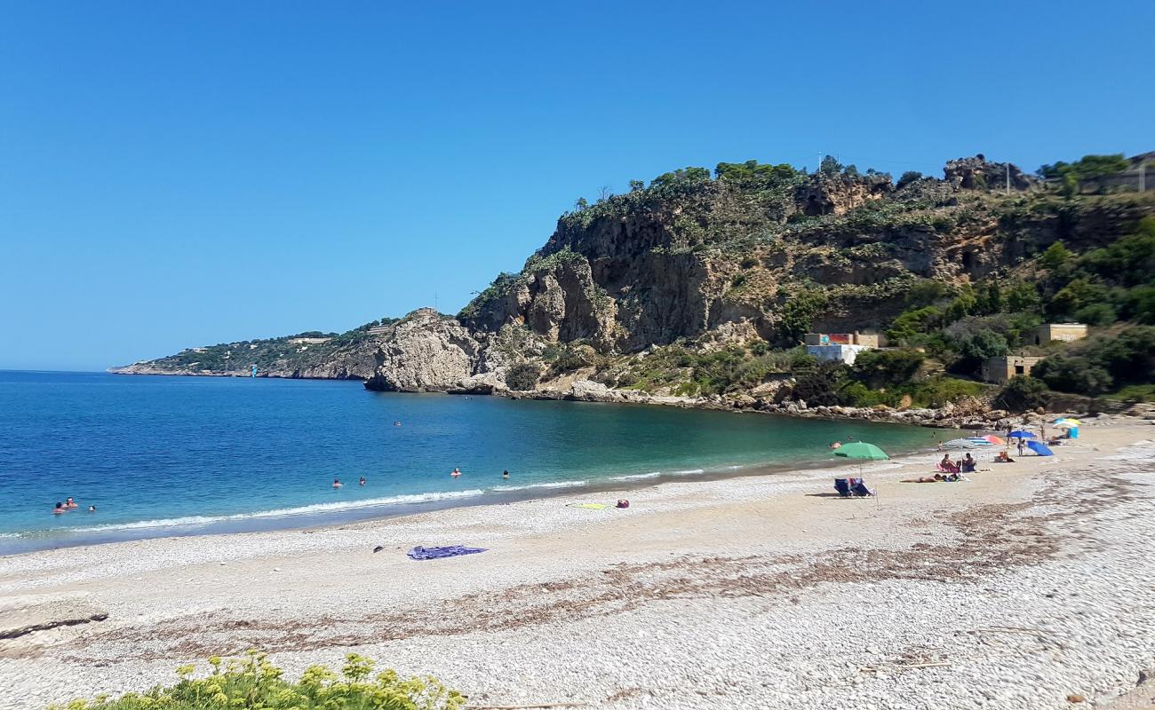 Foto af San Cataldo med let sand og småsten overflade