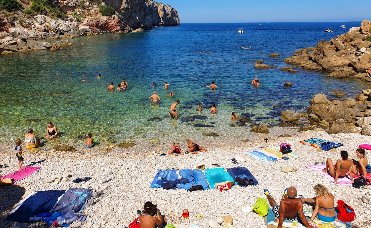 Foto af Cala Rossa med hvid sten overflade