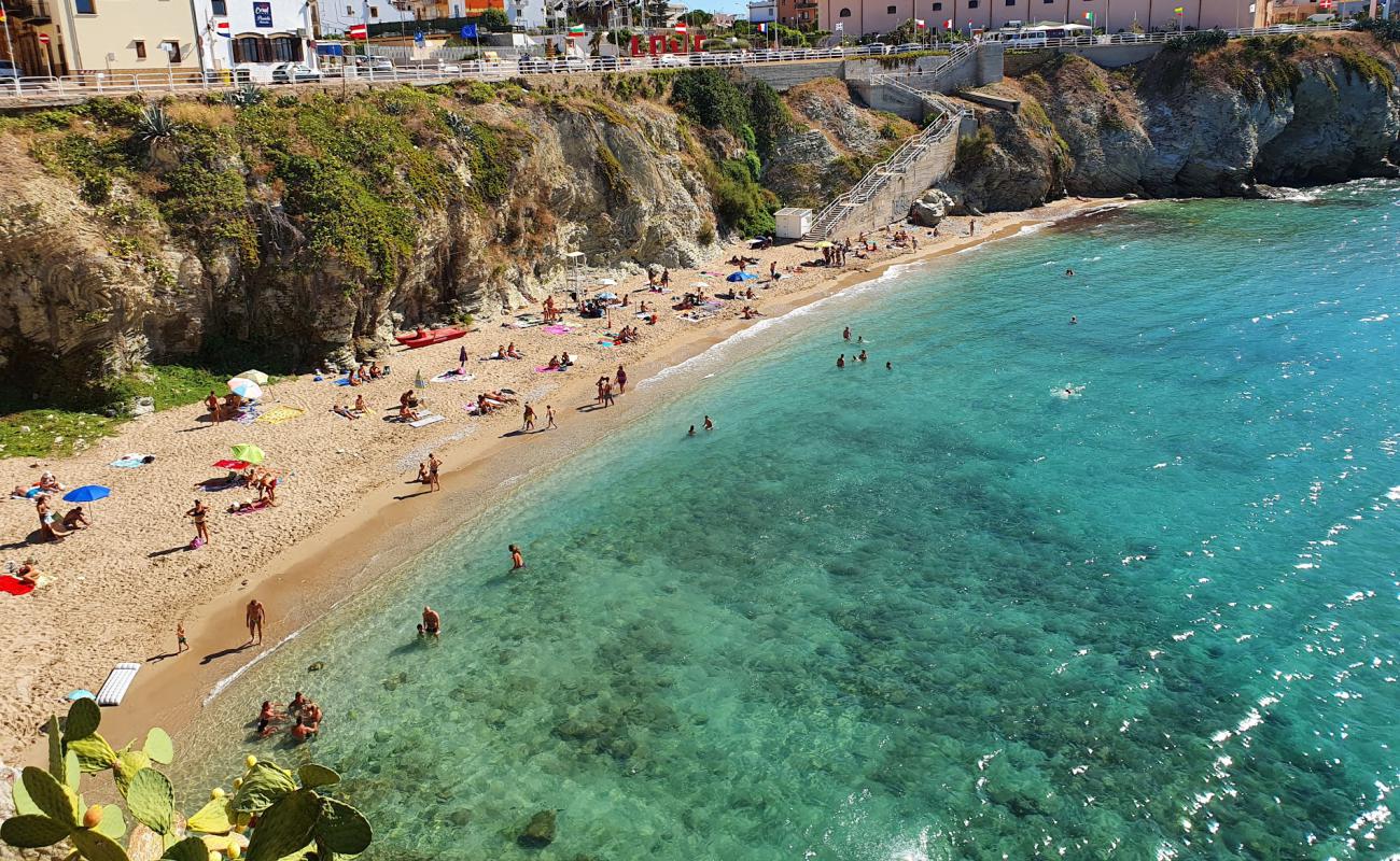 Foto af La Praiola beach med lys sand overflade