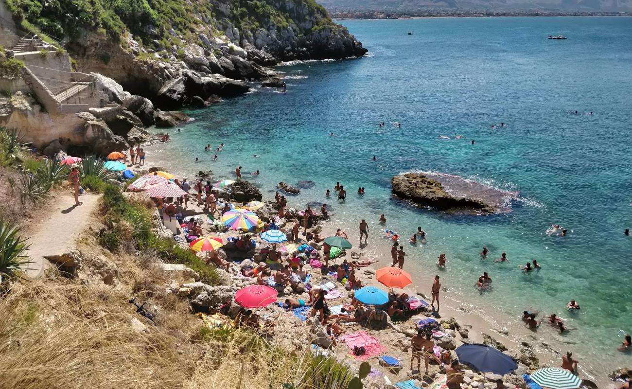 Foto af Spiaggia dei Francesi med gråt sand og sten overflade