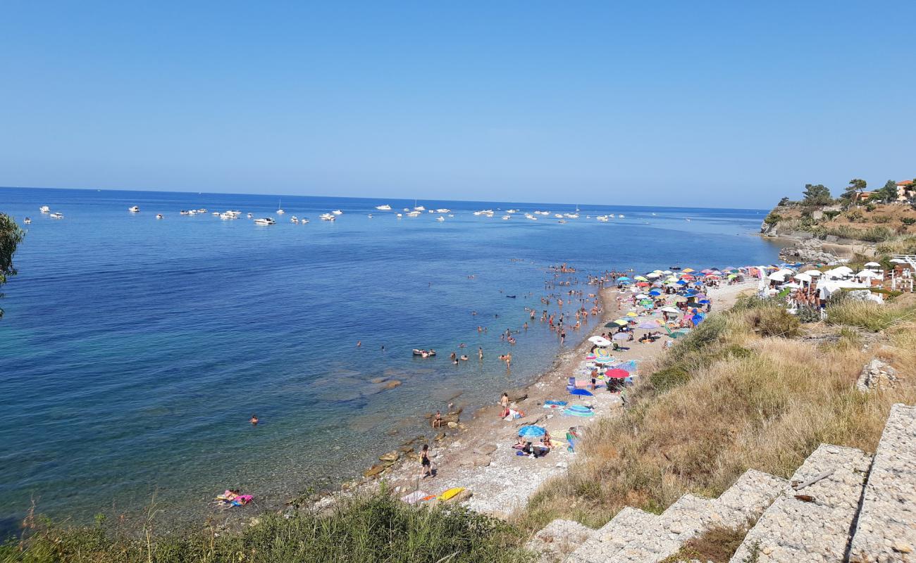 Foto af Spiaggia Pietra Piatta med let sand og småsten overflade