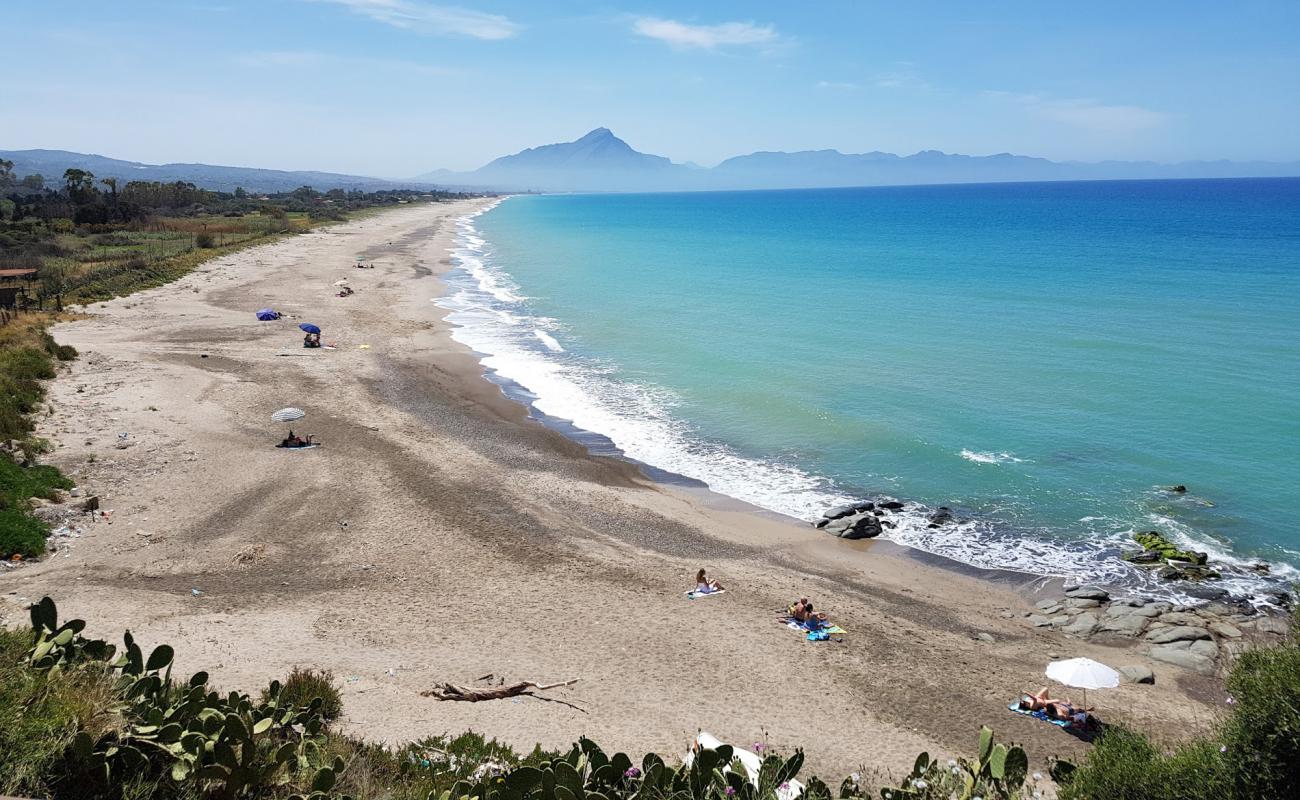 Foto af Gorgo Lungo beach med let sand og småsten overflade