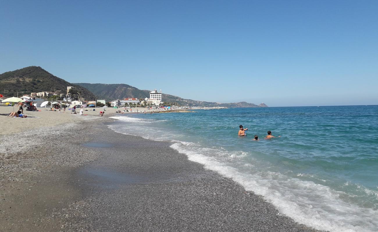 Foto af Costa Saracena med let sand og småsten overflade