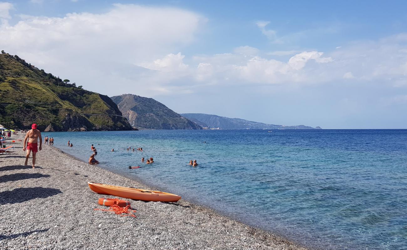 Foto af Capo Calava Strand med grå fin sten overflade