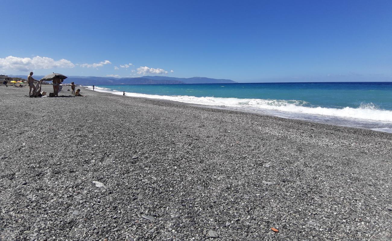 Foto af Spiaggia di Cicerata med grå fin sten overflade