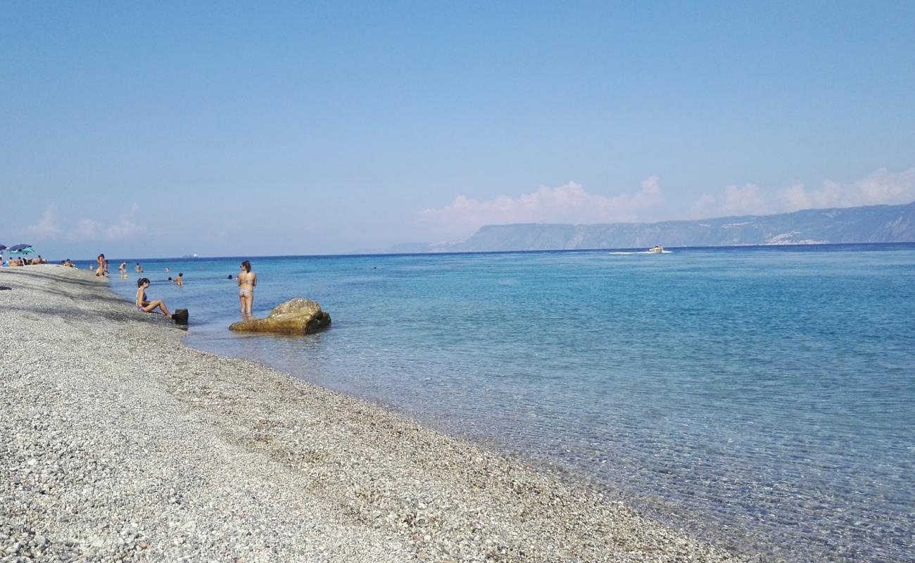 Foto af Capo Peloro beach med let fin sten overflade