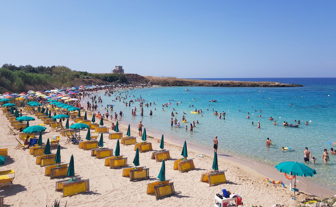 Foto af Canneto Strand med brunt sand overflade