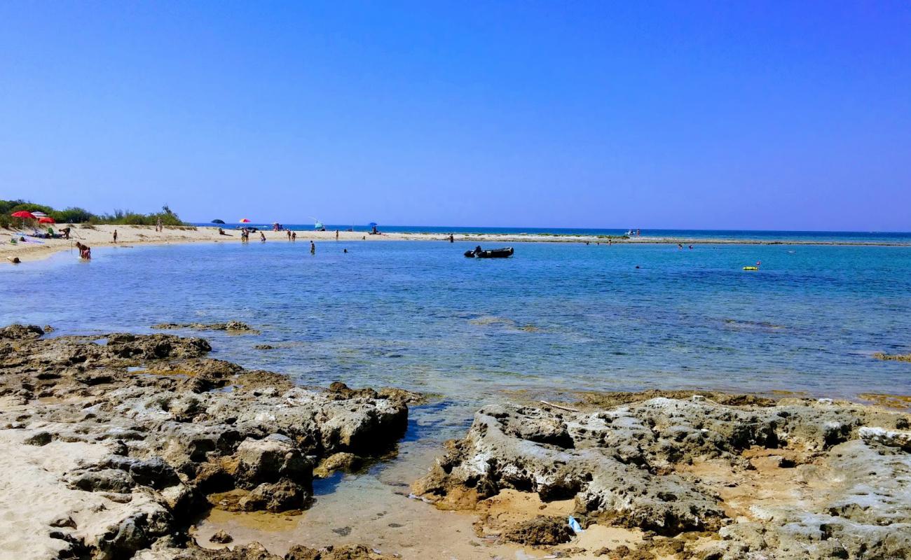 Foto af Scoglio il campo beach med lys sand overflade